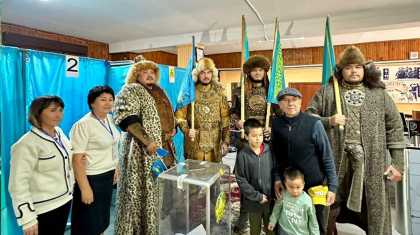 Ерекше көрініс - Алматыда алып денелі батырлар референдумда дауыс берді