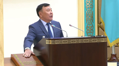 Сенат депутаты болған Марат Қожаев ант берді