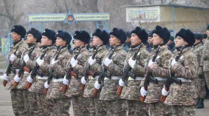 Ата-аналар комитетінің төрайымына 24 сағат есігіміз ашық, келе берсін - Қорғаныс министрлігінің полковнигі