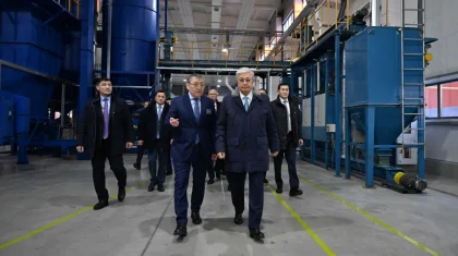 Тоқаев Талдықорғанда 8,5 млрд теңге бөлінген зауыттың жұмысын көріп шықты