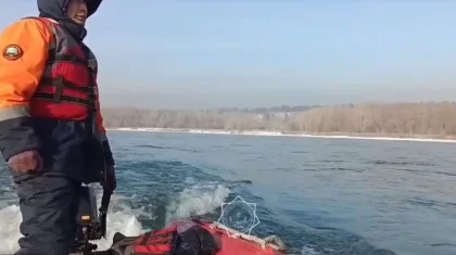 Семейде Ертіс өзеніне көлік құлап кетті: екі адам әлі іздестіріліп жатыр