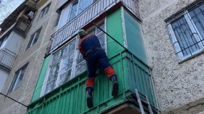 Құтқарушылар Таразда үйінде қамалып қалған зейнеткерге көмектесті