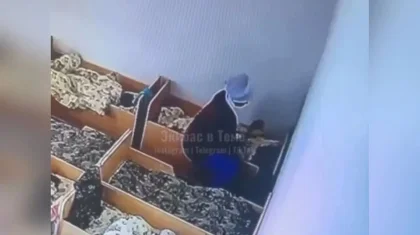 Екібастұзда егде жастағы тәрбиеші баланы көрпемен тұншықтырып ұйықтатпақ болған (ВИДЕО)