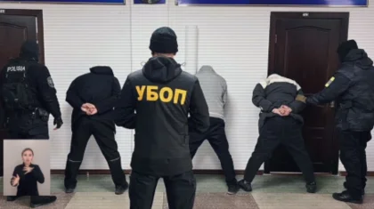 Төрт адам Алматы тұрғынының абыройын төгетін видео үшін 40 млн теңге талап еткен