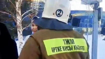 «Өлім мен өмір арасында»: Алматыда балаларды өрттен құтқару сәті видеоға түсіп қалды