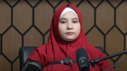 «Кішкентай қыздарға сексуалды әуестігі бар ма?»: күйеуін педофил деп айыптаған блогер детектордан өтті (ВИДЕО)