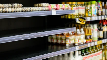 Дүкендердің бірінде сатып алушылар жұмыртқа үшін жаға жыртысты (ВИДЕО)