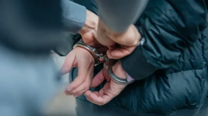 «Киімсіз марафон»: Қостанай көшелерінде жалаңаш жүгіріп жүрген жігіт ұсталды