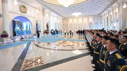 Тоқаев Дубайда өткен жарыста топ жарған әскери қызметкерлерді марапаттады