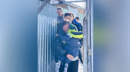 Алатаудың әкімі мен прокуроры емі жоқ дертке шалдыққан баланың отбасына 3 тонна көмір түсіріп берген
