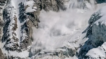 «Ескертуді елемеген үш фрирайдер көшкін астында қалған»: Шымбұлақта 35 жастағы әйелдің мәйіті табылды