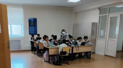 Астана мектептерінің бірінде түсірілген сурет желіде тарап кетті
