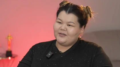 «Қазақ қараған жоқ»: Африка азаматына тұрмысқа шыққан қазақ қызы көшедегі қысым туралы айтты (ВИДЕО)