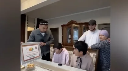 Өмір бойы күң болған әпкелі-сіңлілі қыздарға берілуі тиіс үй бөтен адамға сатылып кеткен (ВИДЕО)