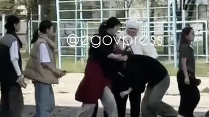 Қаскелеңде студент қызды қатарластары соққыға жықты (ВИДЕО)