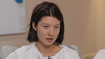 «Өлген адам сияқты жата қалдым»: Мәскеуде экс-министр әйеліне балтамен шабуыл жасаған (ВИДЕО)