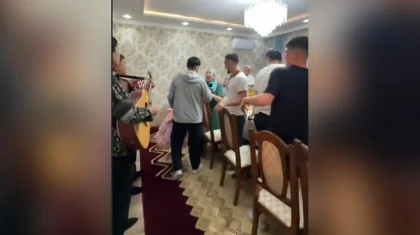 «Несиесін жапты, әкесін емдетті»: Кореяға жұмысқа кеткен қазақ жігіті жеті жылдан кейін анасымен қауышты (ВИДЕО)