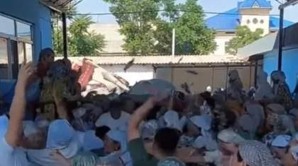«103 жасқа толып өмірден өткен:» қарт кісінің жаназасында жұрт ақша шашты (ВИДЕО)