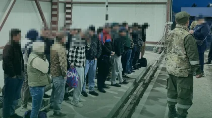 Жүк көлігіне жасырынып, Қазақстанға өтпек болған ондаған шетелдік ұсталды (ВИДЕО)