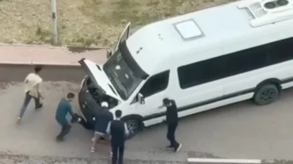 Қарағандыда жүргізуші өз көлігінің астында қалды (ВИДЕО)