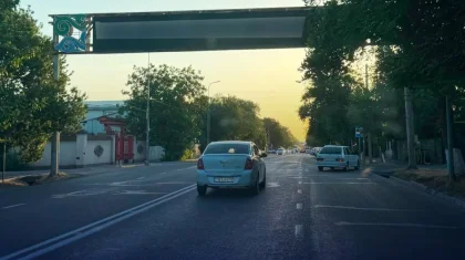 Шымкентте жарықдиодты экранға әдепсіз жазба шығып кетті