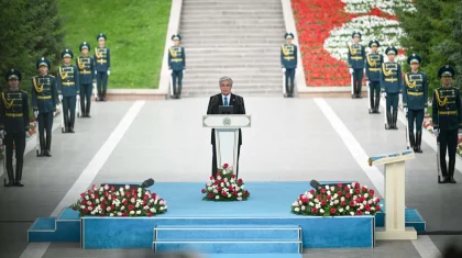 Рәміздер күні: президент мемлекеттік ту көтеру рәсіміне қатысты