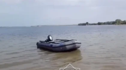 Абай облысында үрмелі қайыққа мінген бір отбасы үш баласымен бірге жағаға жете алмай қалды
