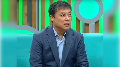 «Мұғалімнен таяқ жедім»: әнші Саят Медеуов қалаға кетуіне не түрткі болғанын айтты