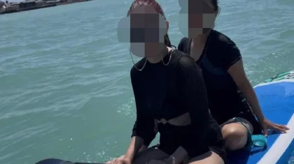Алакөлде серфингпен жүзіп жүрген екі адам аударылып, суға кетіп қала жаздады