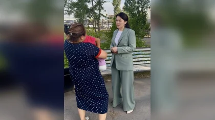 Екі аяғынан айырылған сегіз жасар Алуаға мемлекет протез салып беретін болды