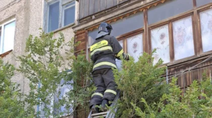 Сәтбаевта құтқарушылар пәтерге терезе арқылы кіріп, ес-түссіз жатқан әйелді құтқарды
