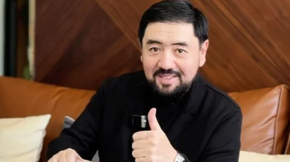 «Сенбесімді білмедім сенерімді»: Төреғали Төреәлінің әкесі ұлын сахнадан кетпеуге шақырды