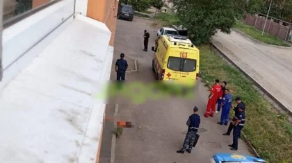 Қосшы қаласында 4-қабаттан құлап кеткен 7 жасар қыз бала көз жұмды