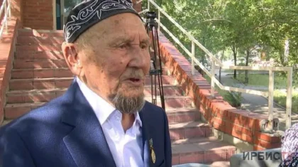 Қажылыққа жинаған: Павлодар облысында 94 жастағы қария ақшасын науқас балаларға үлестіріп берді