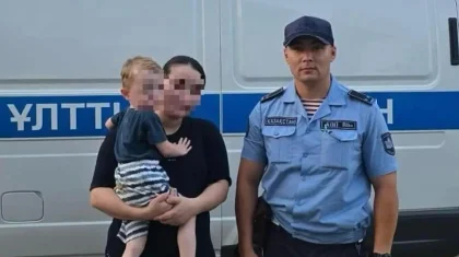 «Қатты қорқып қалған»: Оралда адасып кеткен кішкентай бала табылды