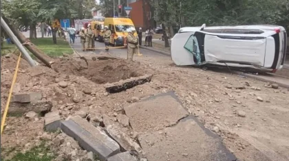 Алматыда жарылыс болып, екі адам отырған көлікті ұшырып жіберді (ВИДЕО)