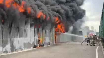 Алматыда ірі қойма өртеніп кетті
