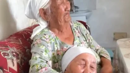 Жылап көріскен апалы-сіңілі қариялар елдің жүрегін елжіретті (ВИДЕО)