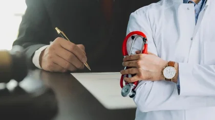 Текеліде аурухананың бас медбикесі ауырып жатқанда жұмысынан қуылған