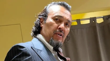 Ішіп алған Жұбаныш Жексенұлы әуежайда өзін видеоға түсірген әйелді боқтап, соттан бір-ақ шықты