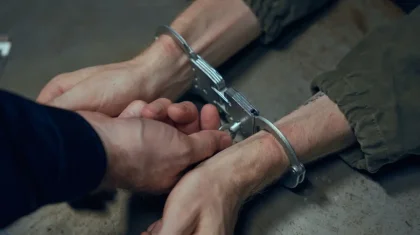 Ақтауда көшеде жалаңаш жүрген ер адам 5 тәулікке қамалды