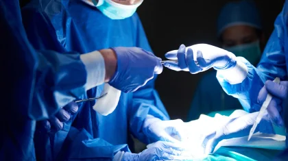 Қостанайдағы клиника липосакция жасатқан әйелдің ішегін тесіп тастаған: қазір оның жағдайы ауыр