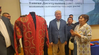 Атақты батырдың «Алтын ленталы Анна» медалімен бірге алған шапаны Ұлттық музейге табысталды