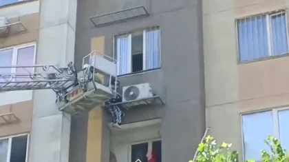 Алматыда терезе жуып жатып 5-қабатта ілініп қалған әйел құтқарылды