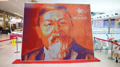 Астанада 3000 Рубик кубигінен Абайдың алып портреті жасалды
