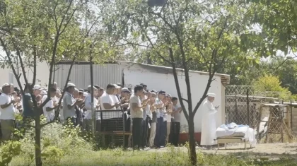 «Күні-түні ұшатын»: жерлестері Сорбұлаққа құлаған тікұшақ капитанын соңғы сапарға аттандырды (ВИДЕО)