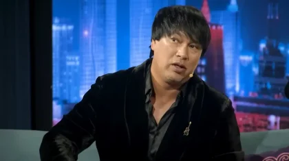 «Маған оның керегі не?»: Бүркіттің әйелі жайлы айтқан сөзі желіде қызу талқыланды (ВИДЕО)
