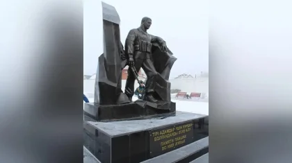 Орал тұрғыны өз жеріне ескерткіш орнатқаны үшін әкімді сотқа берді
