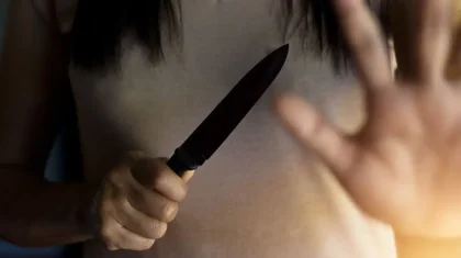 Жас жігіт анасын өлтіріп, полиция келгенде мәйіттің бір бөлігін қазанға қайнатып отырған