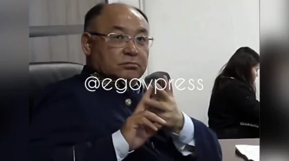 «Қамаған жоқ, босатты»: Алматы соттары судья Бәкірбаевтың «біртүрлі» ымын түсіндірді (ВИДЕО)